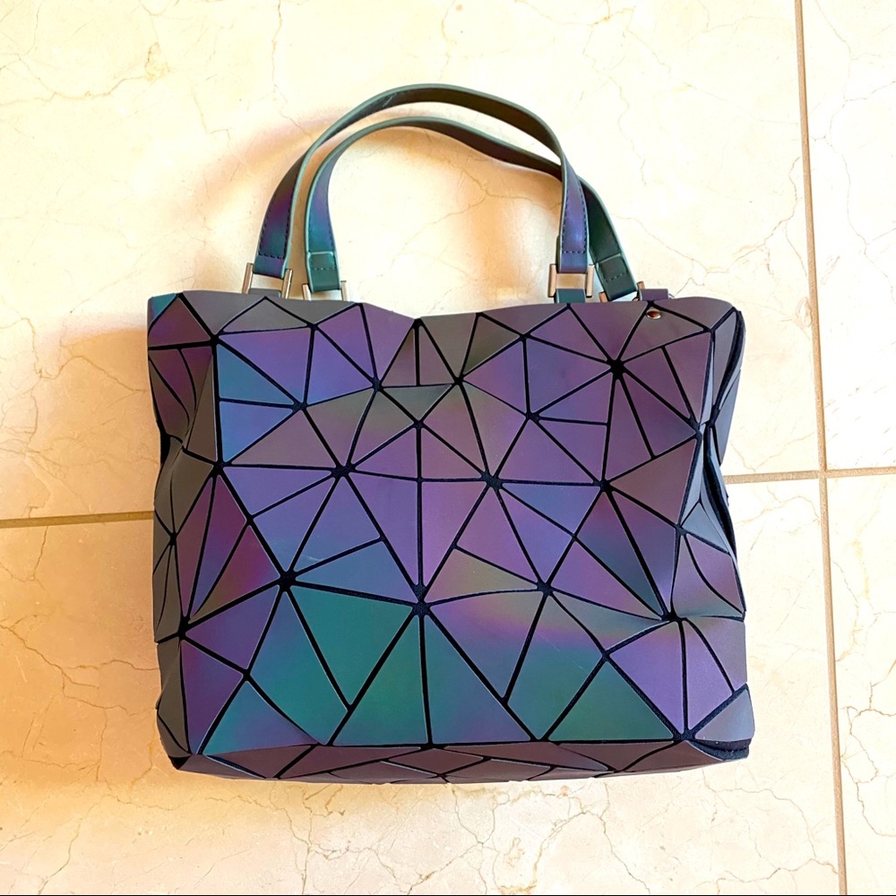 Color Changing Geometric Bag